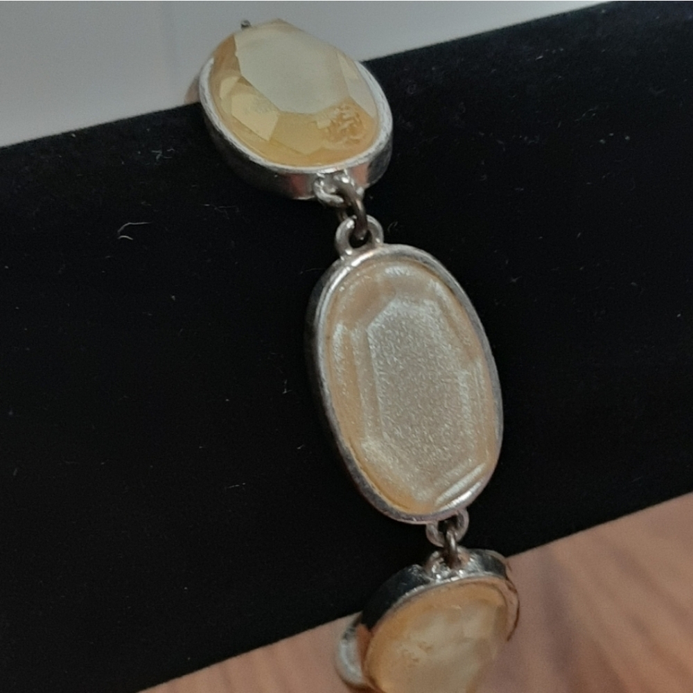 Beautiful silver and yellow gem bracelet 7.5"